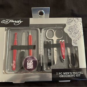 7 piece men’s travel kit.